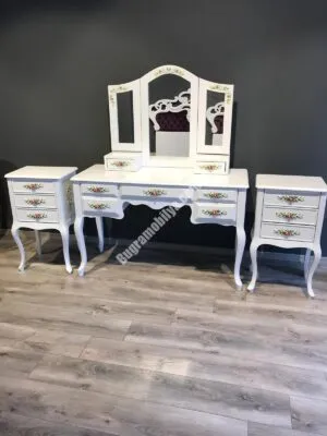 Gülhaneli Makyaj Masası