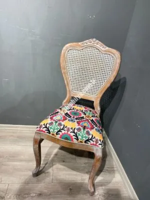 BEYAZ ESKİTME HASIRLI KLASİK SANDALYE