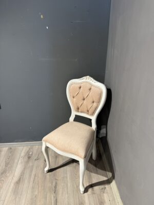 Klasik Sandalye Oymalı Beyaz Silme